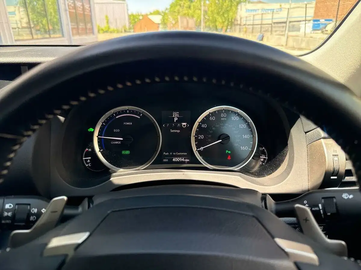 2015-lexus-is-300h-25-executive-edition-big-13