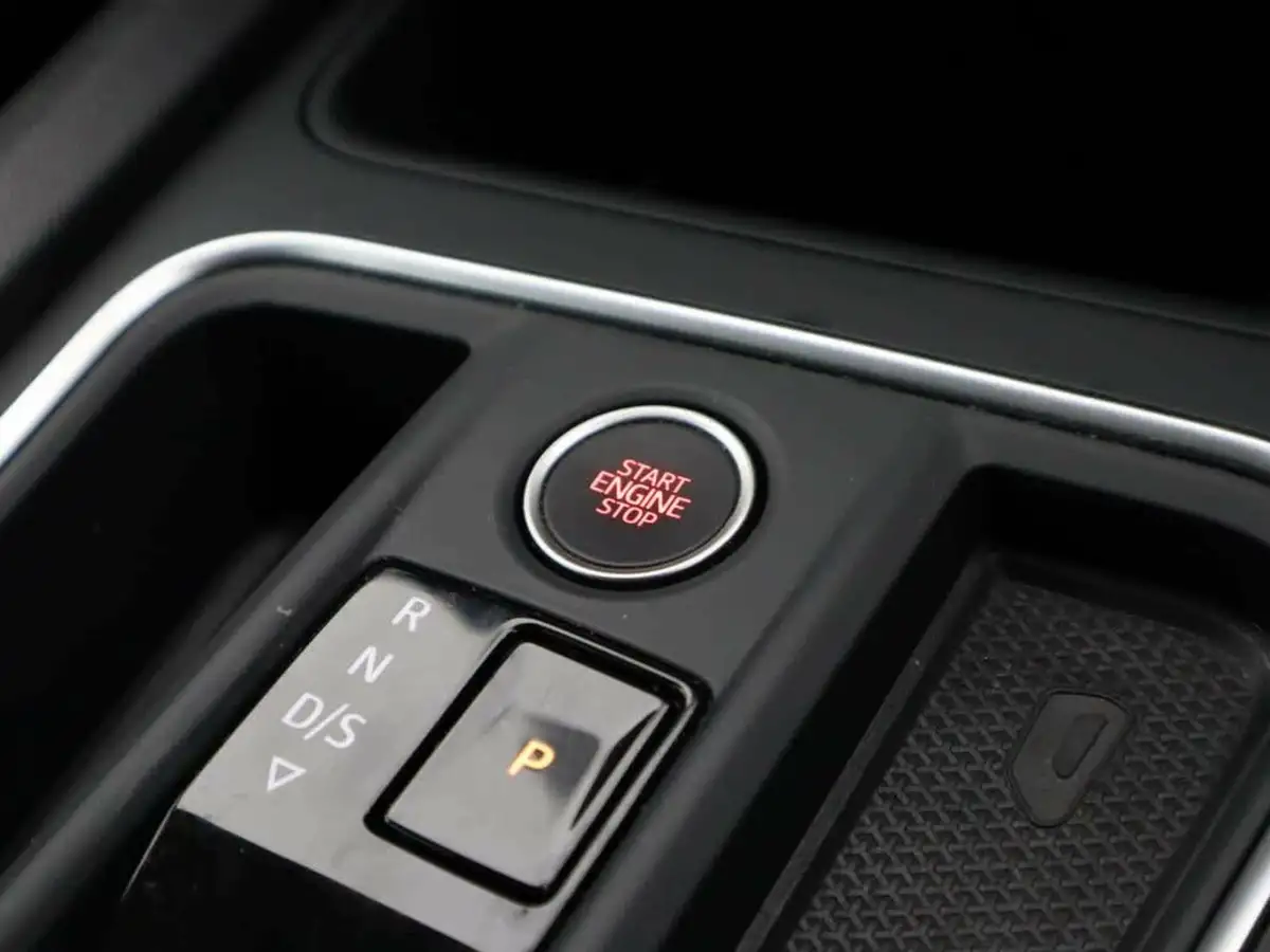 2021-seat-leon-14-e-hybrid-fr-hatchback-big-35
