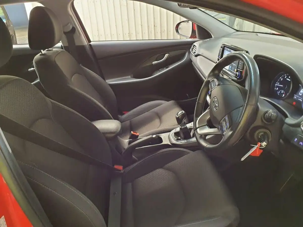 2019-hyundai-i30-14-t-gdi-se-nav-isg-fastback-big-10