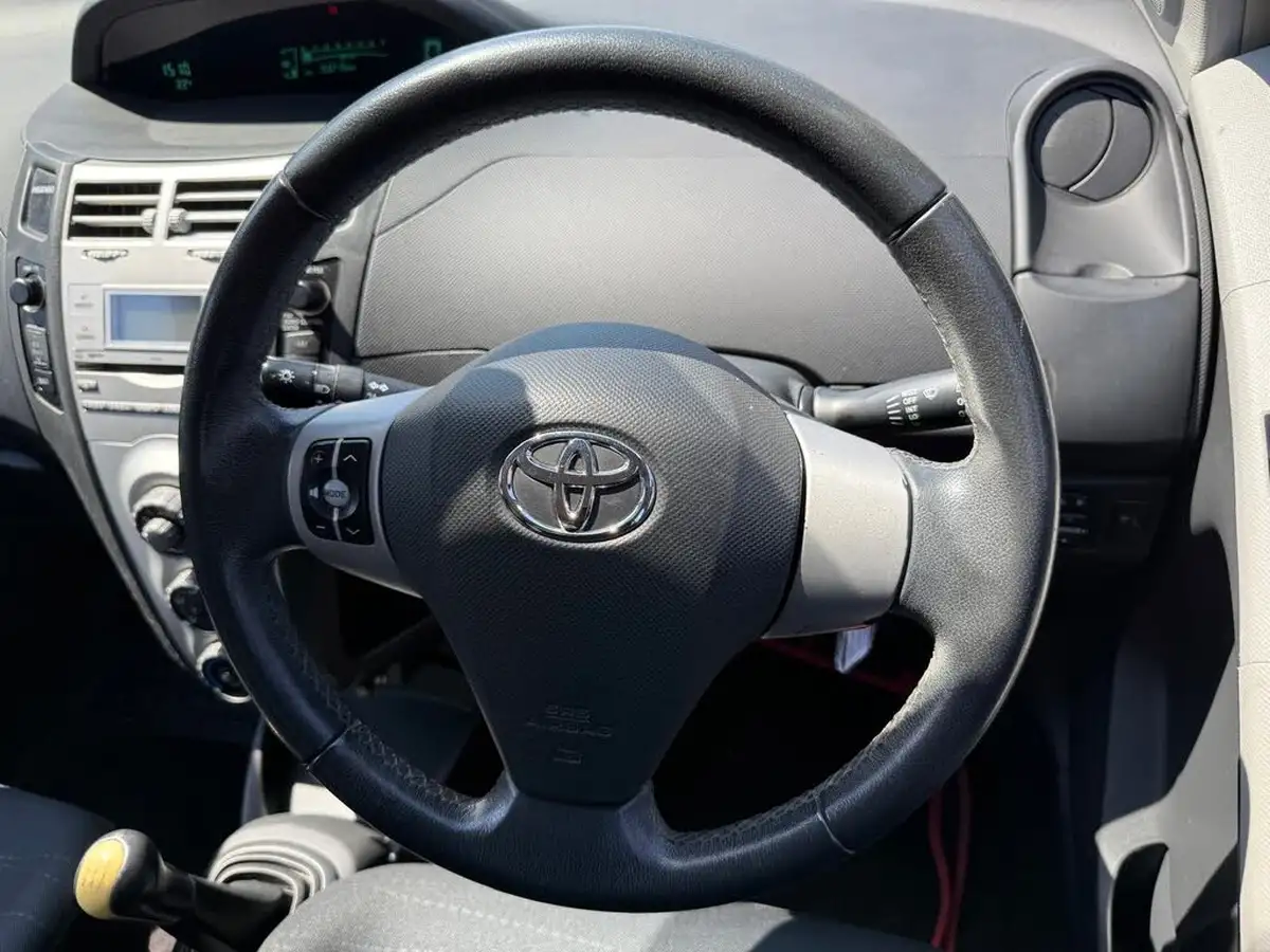 2007-toyota-yaris-13-tr-5d-big-20