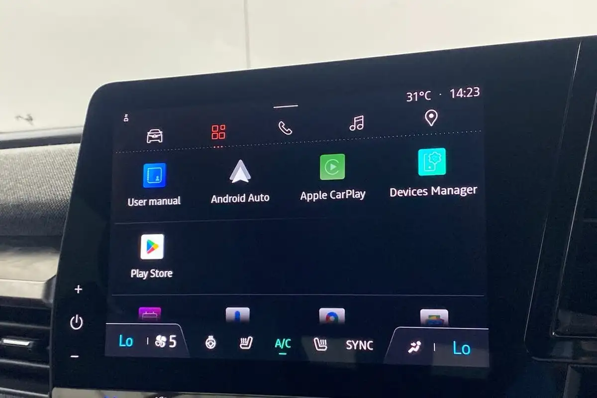 2023-renault-megane-e-tech-e-techno-big-21