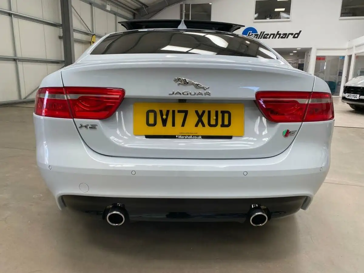 2017-jaguar-xe-30i-v6-sc-s-380ps-ss-big-6