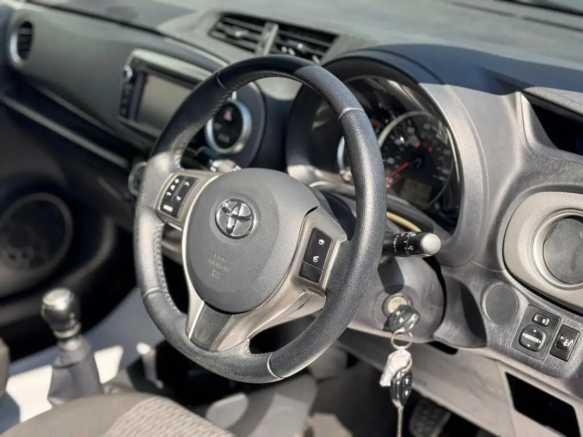 2013-toyota-yaris-133-tr-vvt-i-5d-big-43