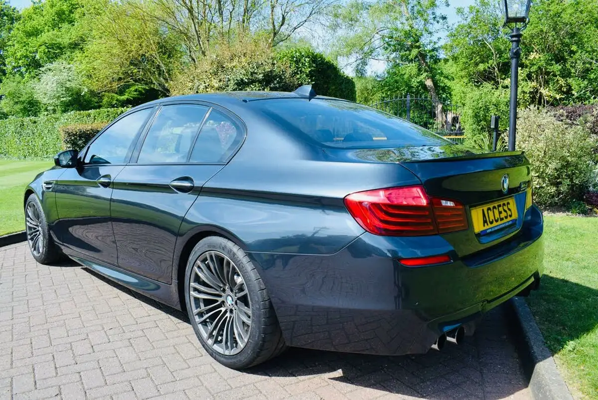 2014-bmw-5-series-44-m5-big-4