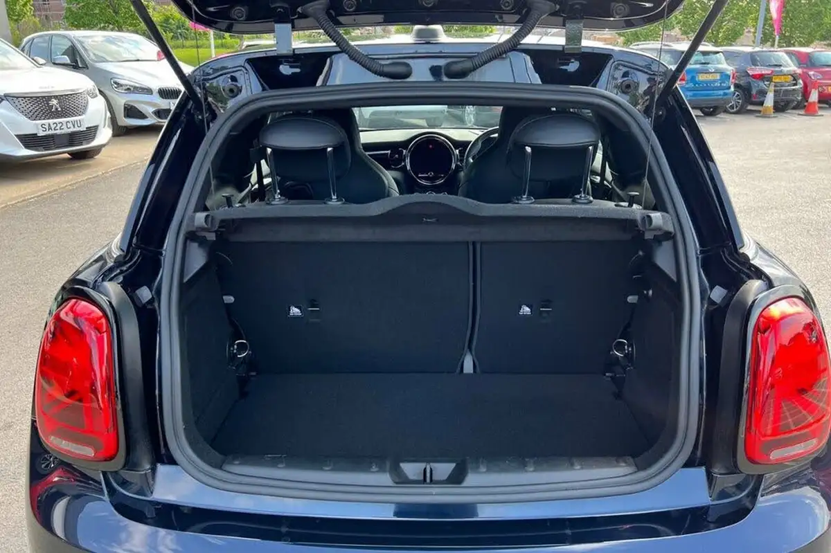 2021-mini-cooper-20-john-cooper-works-anniversary-edition-big-48