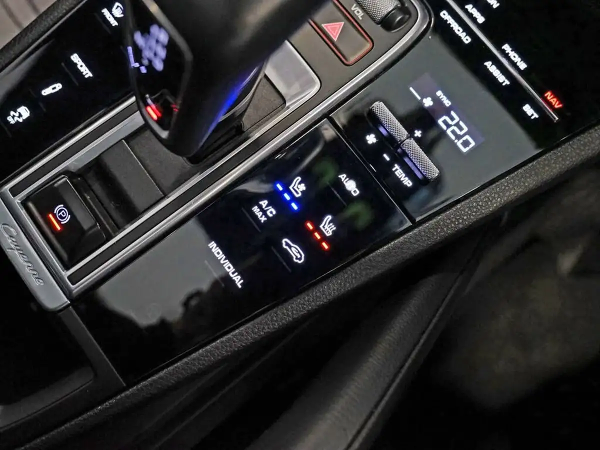 2019-porsche-cayenne-30-v6-coupe-big-19