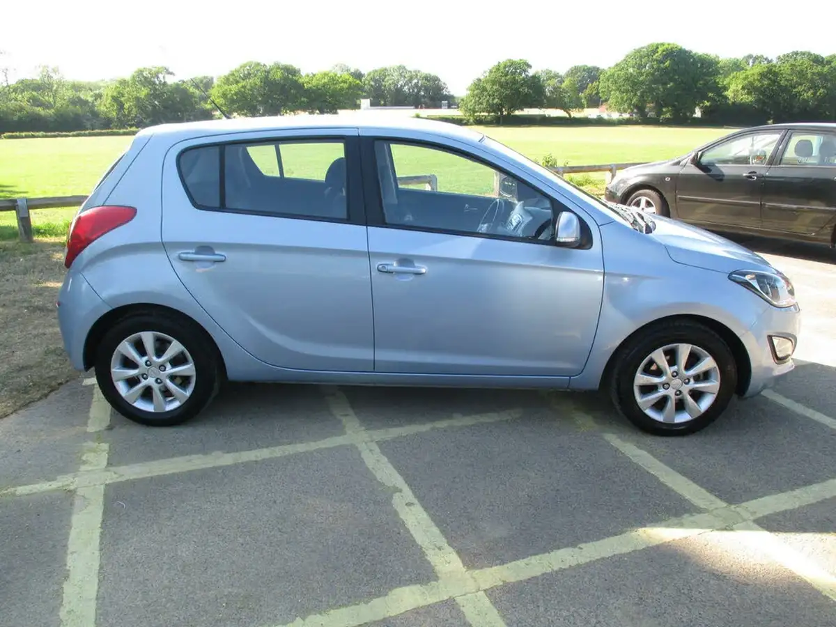 2014-hyundai-i20-12-active-5d-big-5