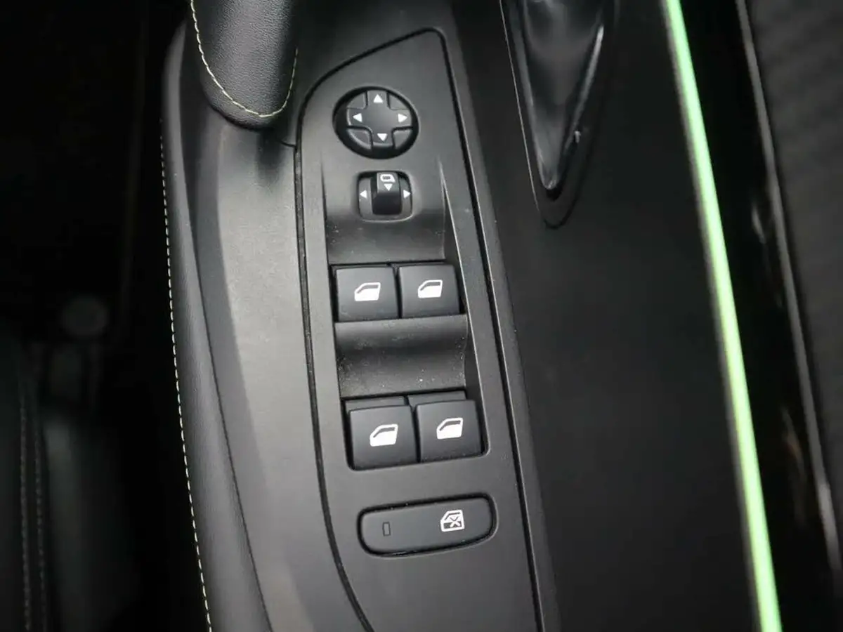 2020-peugeot-2008-suv-12-puretech-gt-line-big-38