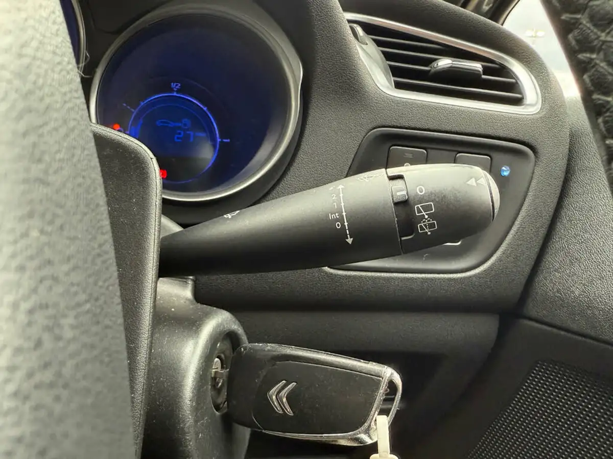 2015-citroen-c4-16td-vtr-big-39