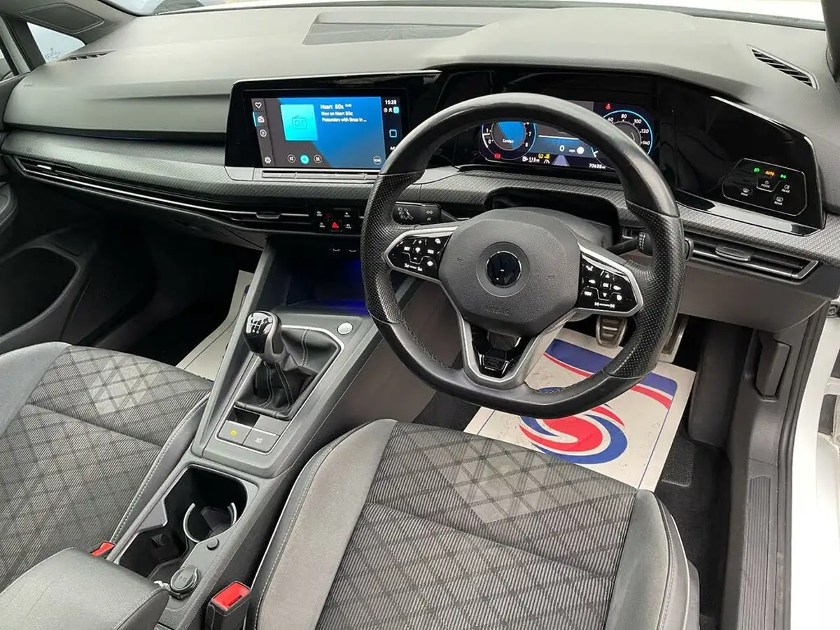 2021-volkswagen-golf-15-tsi-r-line-130ps-hatchback-big-16
