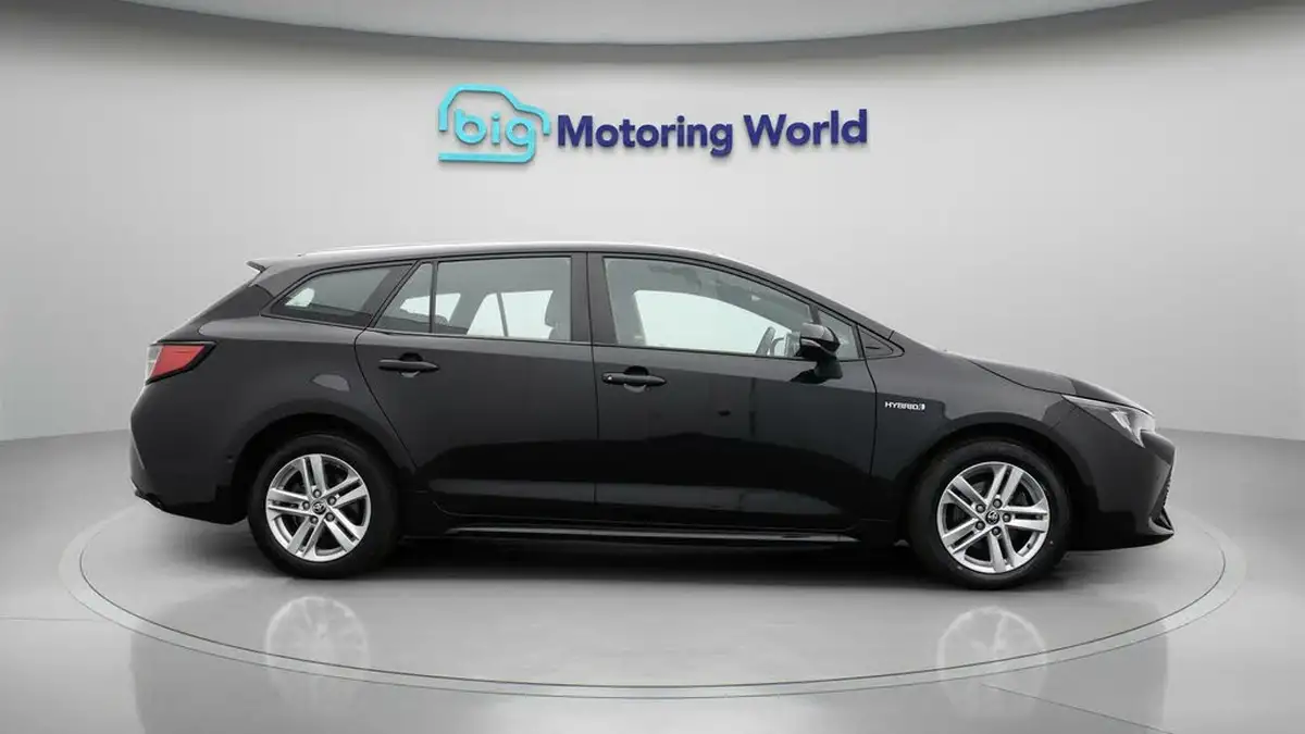 2020-toyota-corolla-18-vvt-i-icon-tech-spare-wheel-touring-sports-5d-big-7