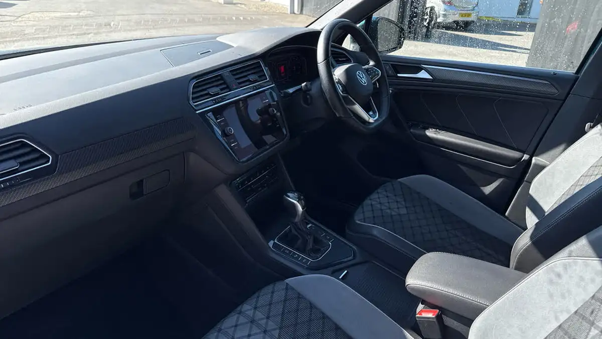 2021-volkswagen-tiguan-15-tsi-r-line-big-11