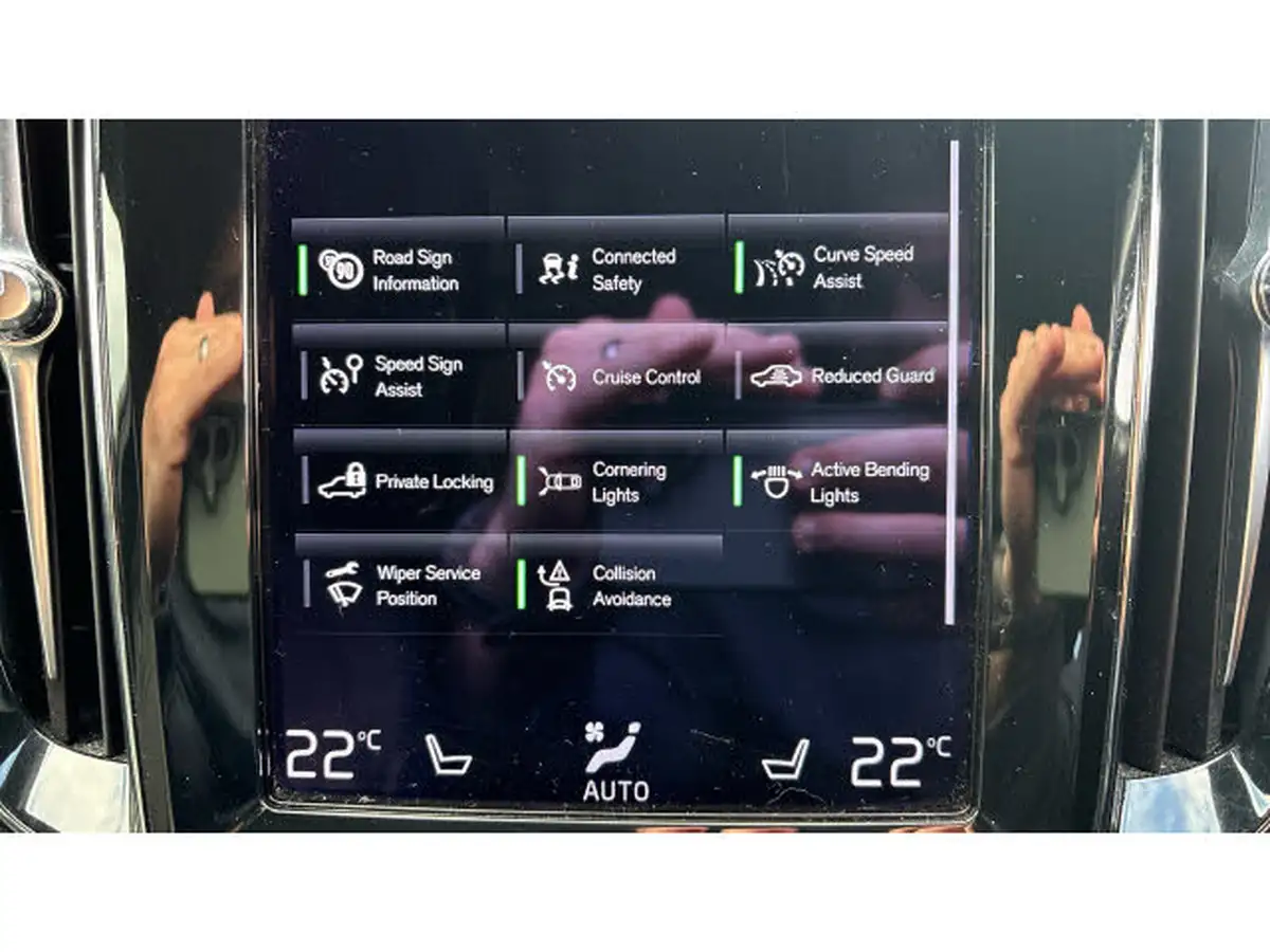 2021-volvo-v60-20-b4-r-design-big-26