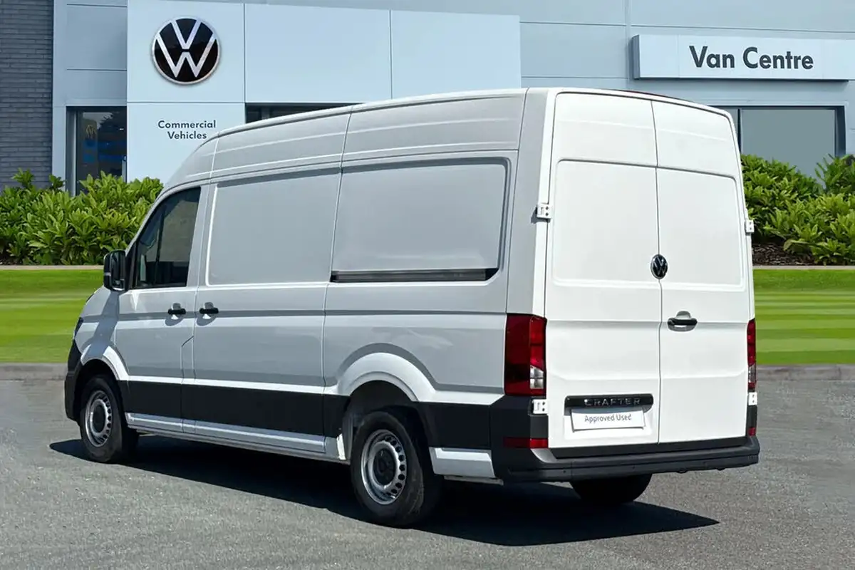 2024-volkswagen-crafter-20tdi-cr35-mwb-commerce-140pseu6d-panel-van-big-1