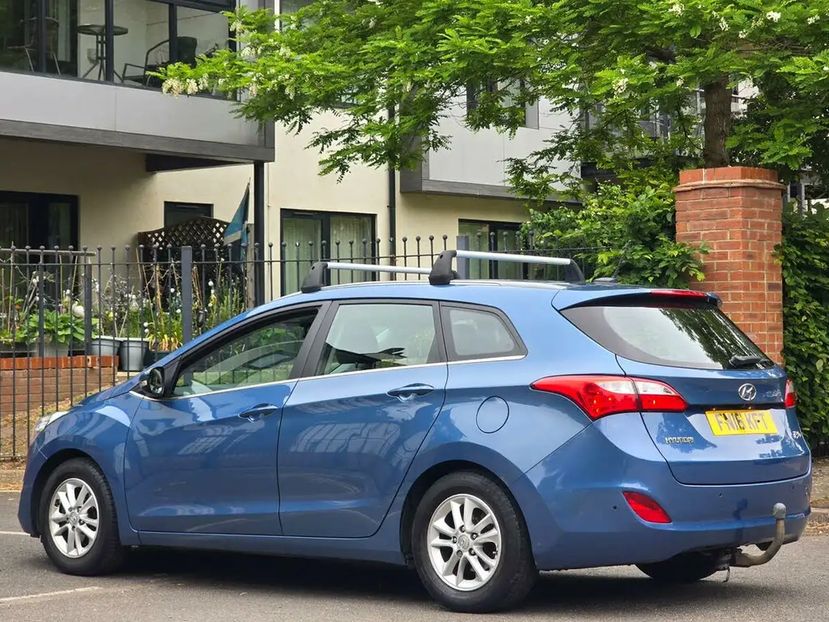 2016-hyundai-i30-16crdi-se-nav-110ps-tourer-big-42