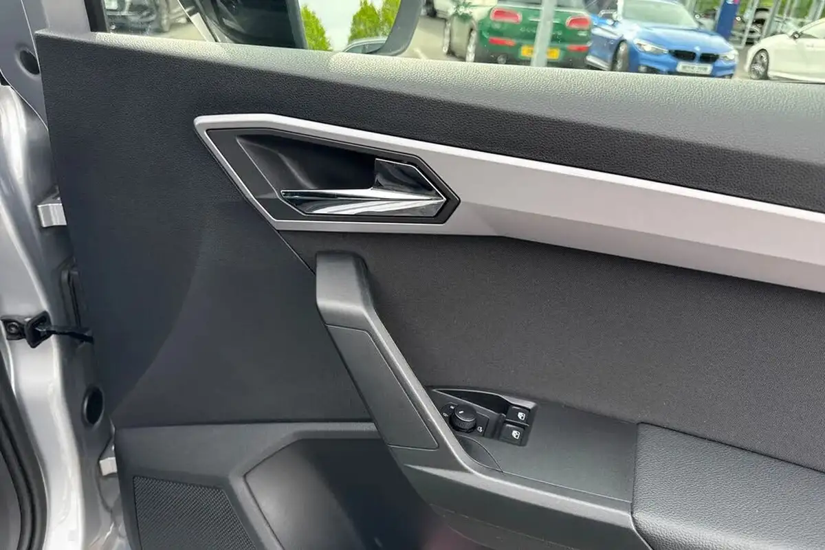 2020-seat-ibiza-10-mpi-fr-big-19