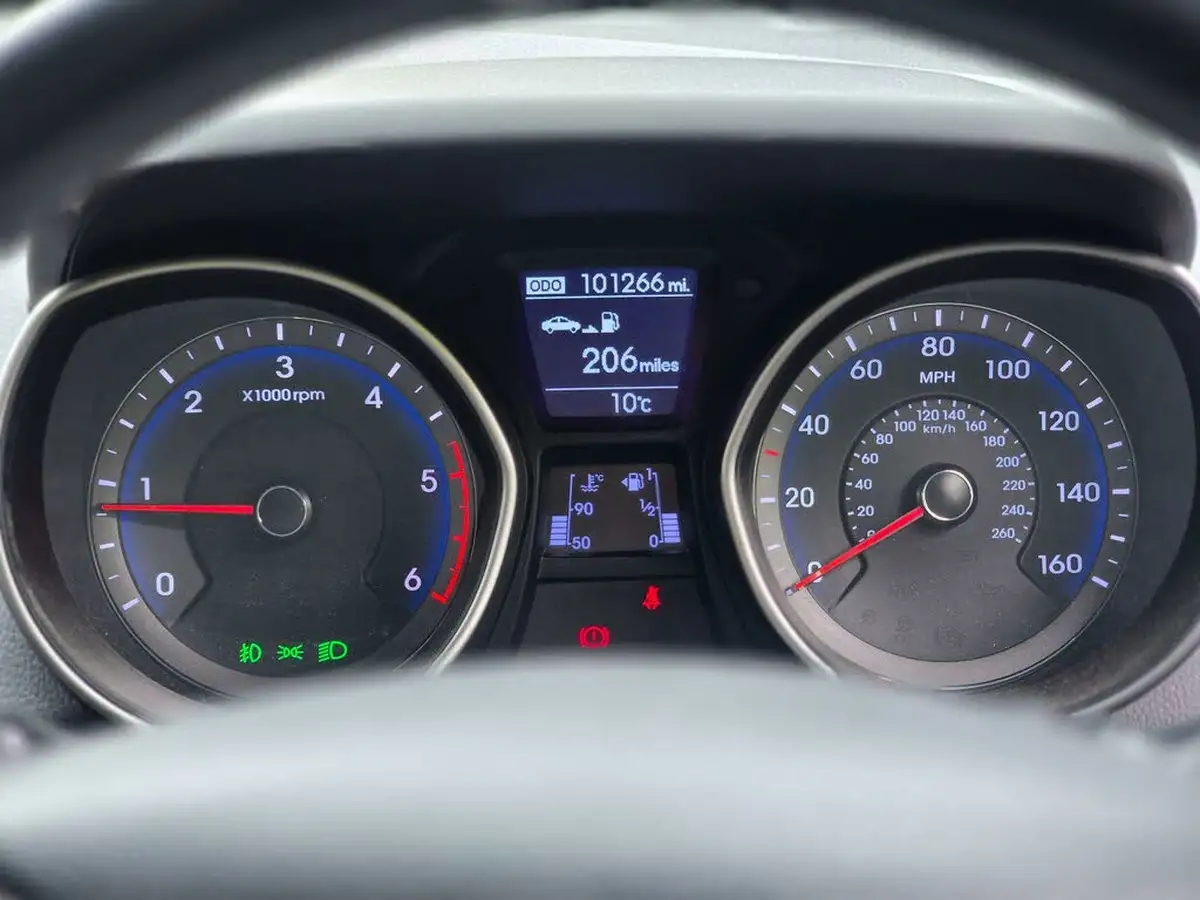 2016-hyundai-i30-16crdi-se-nav-110ps-tourer-big-18