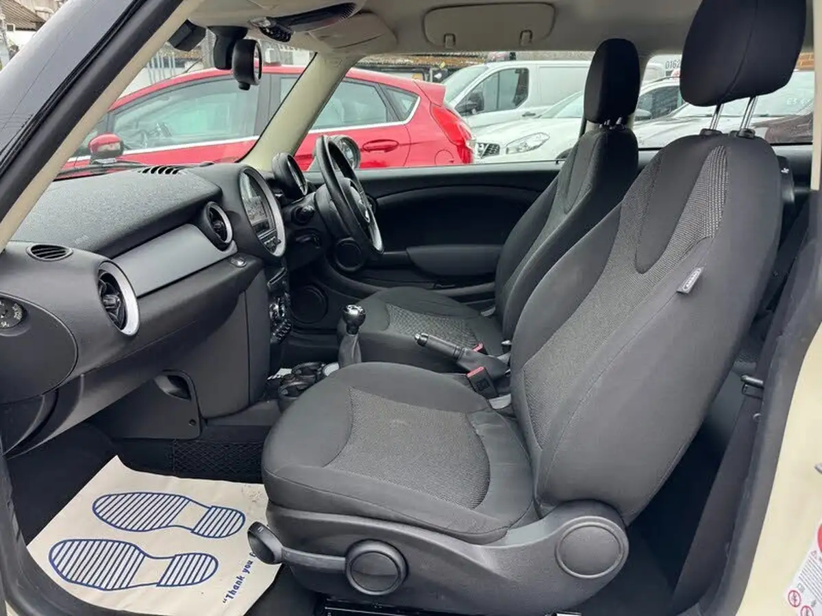 2012-mini-cooper-16-one-98bhp-sport-chili-hatchback-3d-big-15