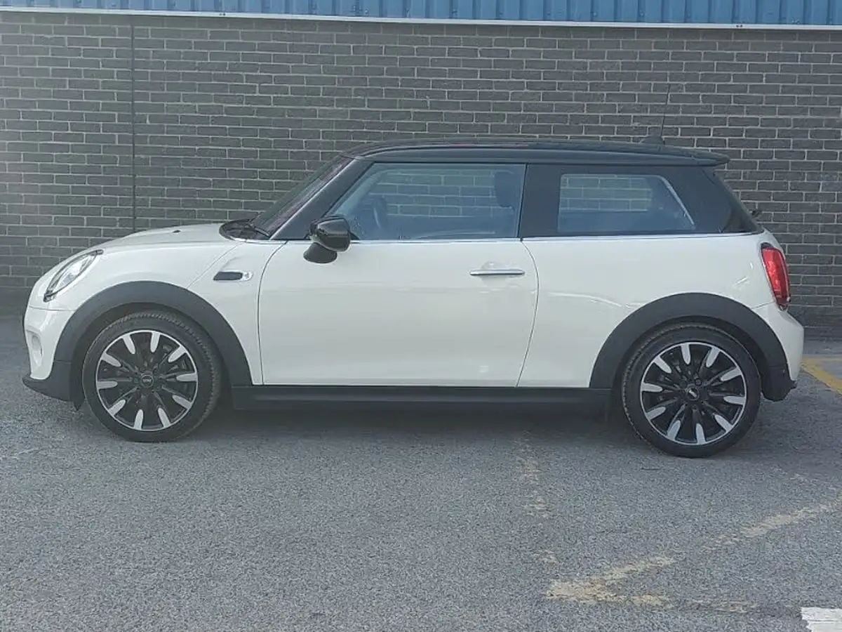 2019-mini-cooper-15-cooper-exclusive-134bhp-hatchback-3d-big-3