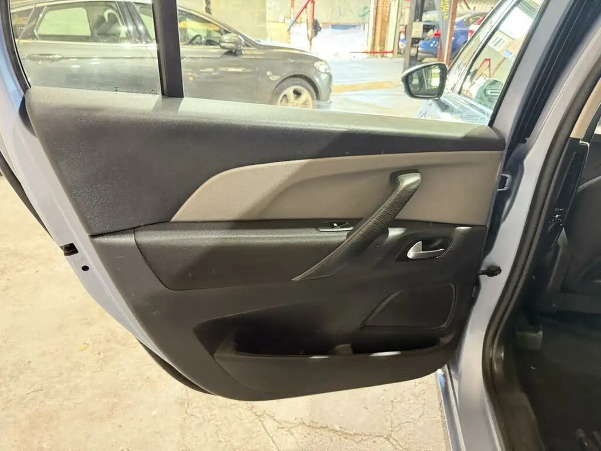 2015-citroen-grand-c4-picasso-16bluehdi-vtr-120ps-eat6-big-10