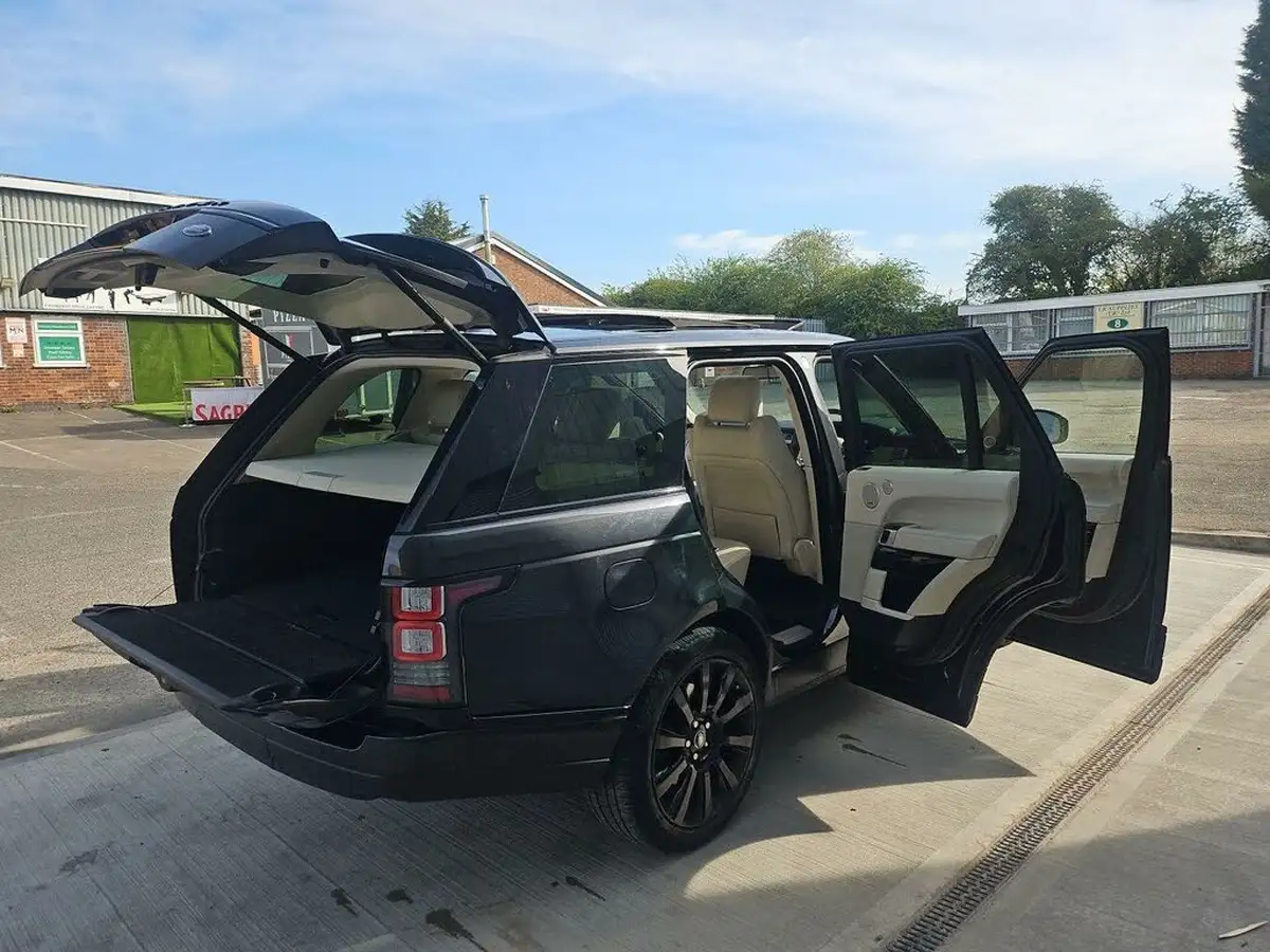 2014-land-rover-range-rover-30tdv6-vogue-big-23