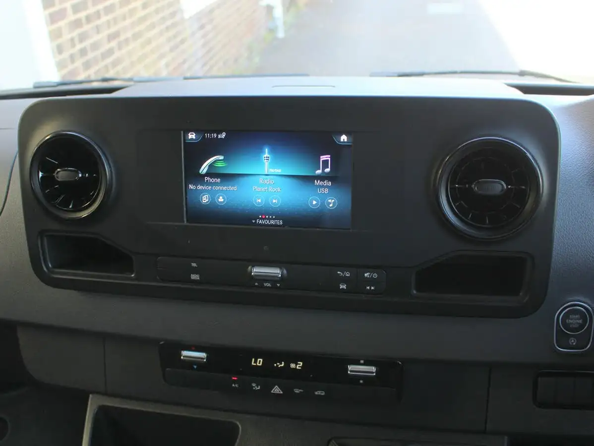 2024-mercedes-benz-sprinter-20cdi-315-l2h1-premium-big-42