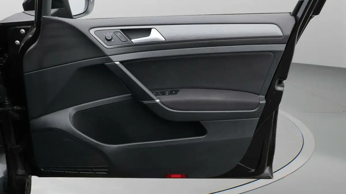 2019-volkswagen-golf-e-e-golf-big-15