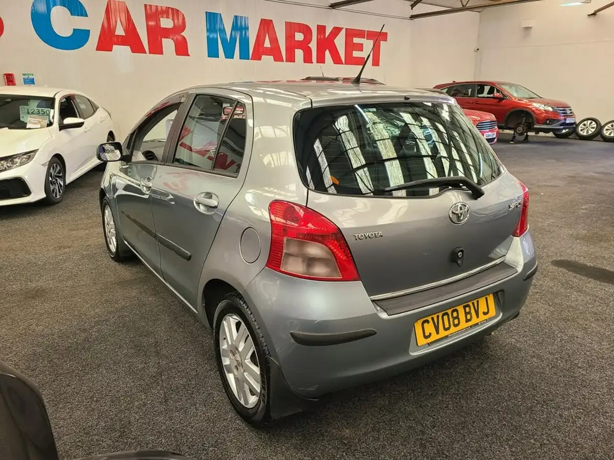 2008-toyota-yaris-13-tr-5d-mmt-big-2