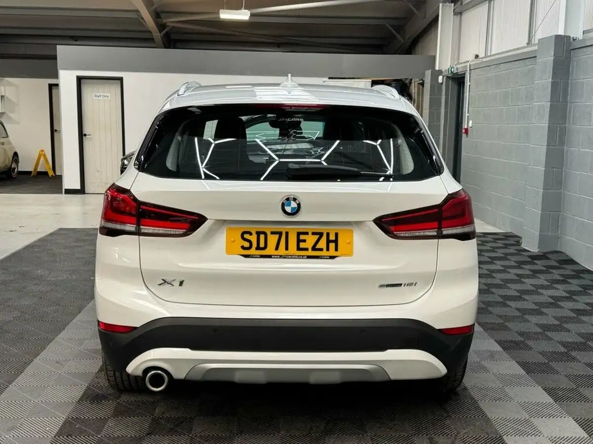 2021-bmw-x1-15-sdrive18i-xline-big-16