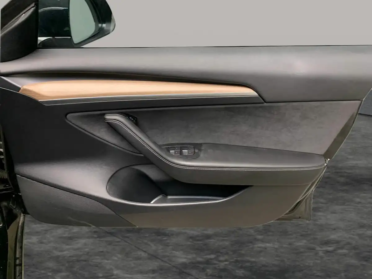 2022-tesla-model-3-e-performance-big-37