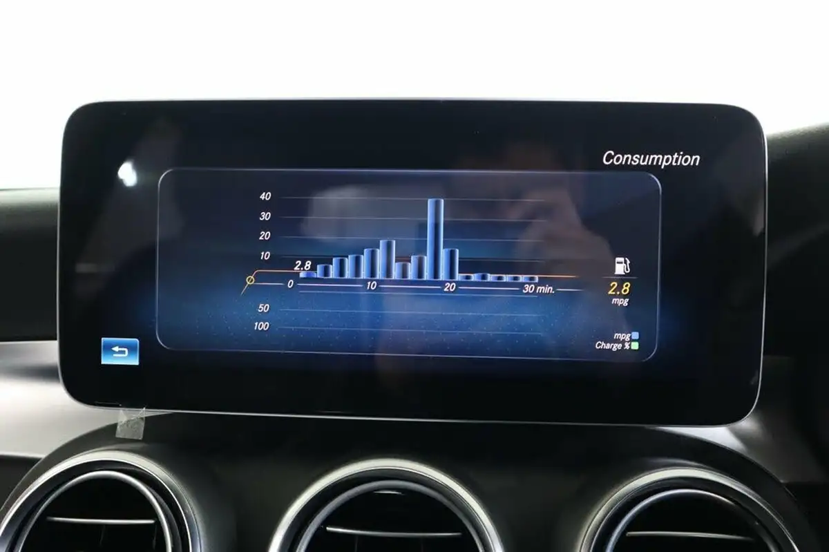 2019-mercedes-benz-c-class-15-c200-amg-line-ss-saloon-4d-big-41