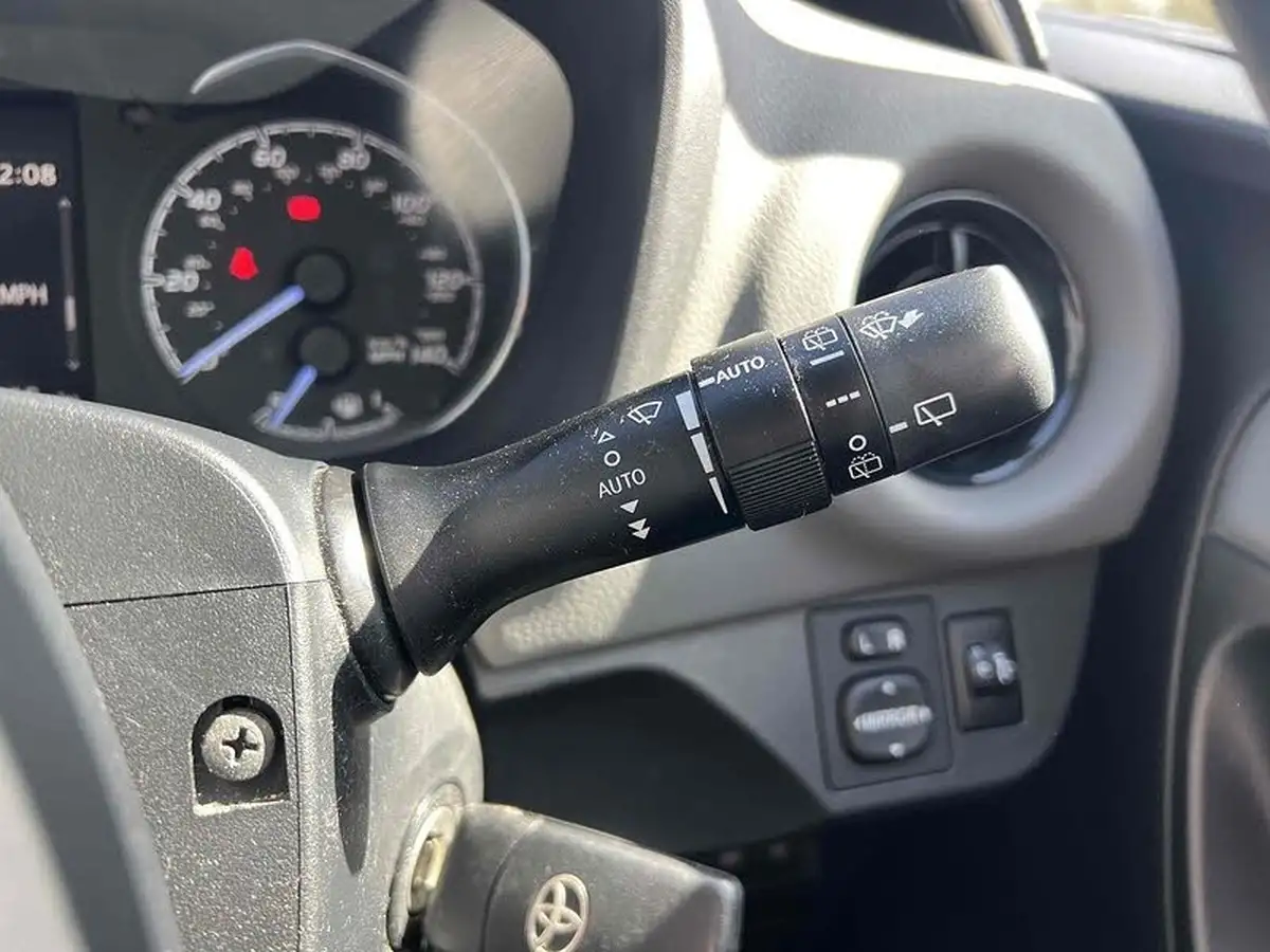 2019-toyota-yaris-15-vvt-i-icon-tech-111bhp-1496cc-big-42