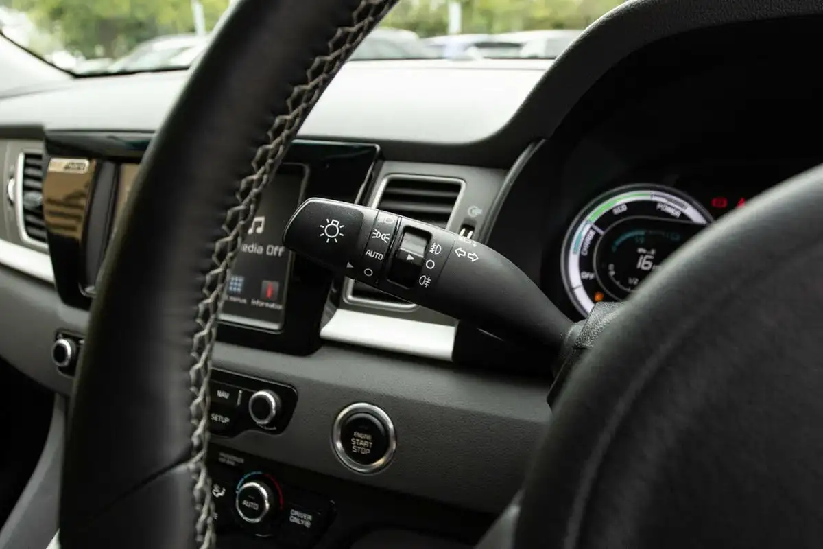 2017-kia-niro-16-gdi-first-edition-big-17