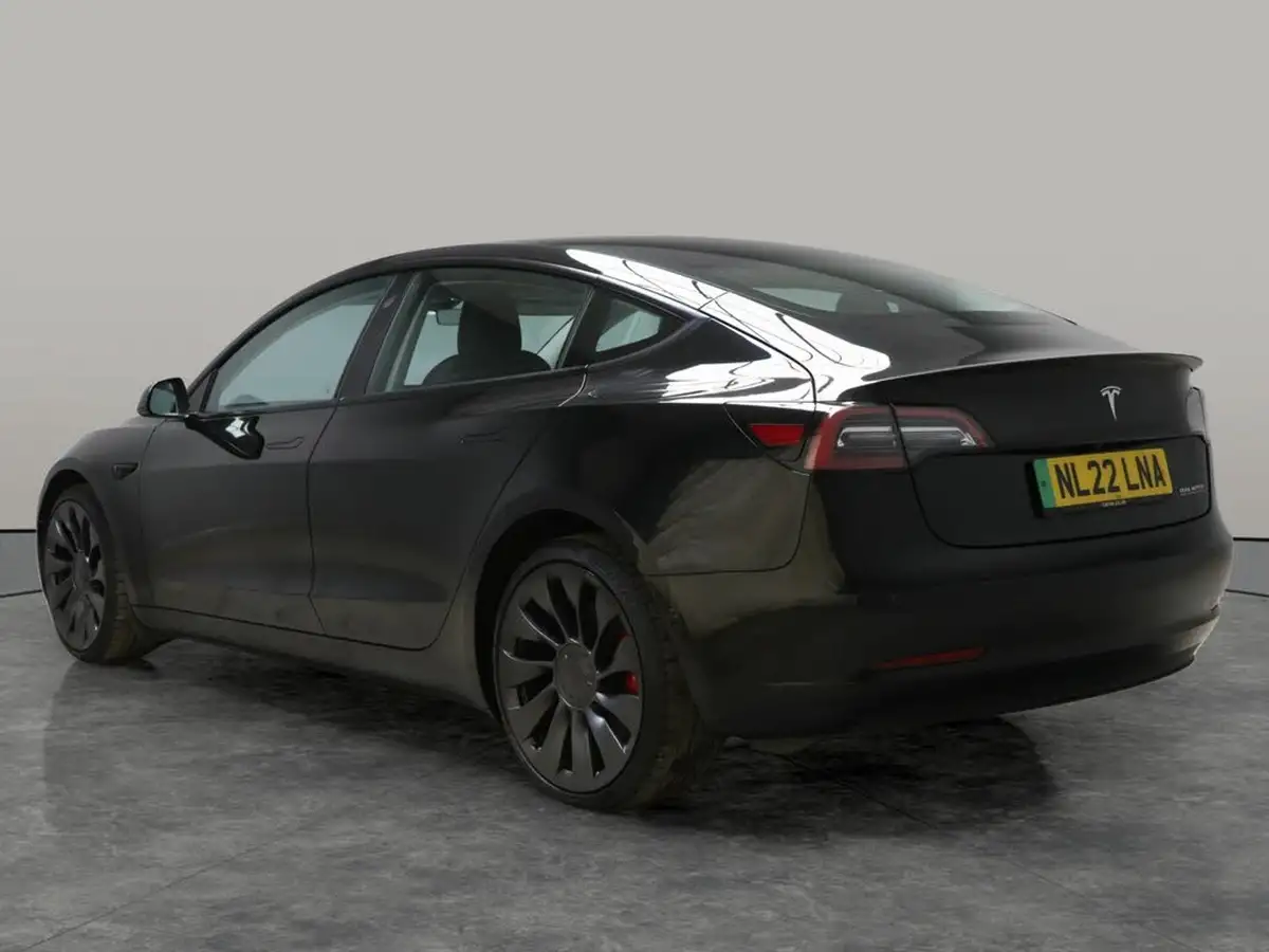 2022-tesla-model-3-e-performance-big-13
