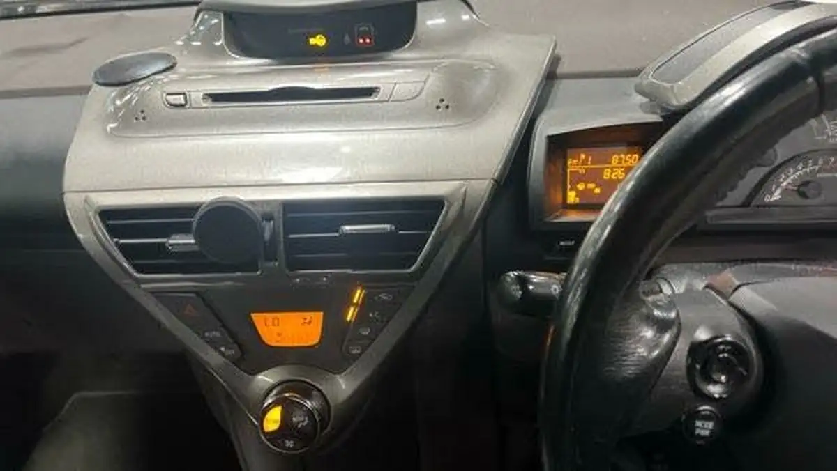 2009-toyota-iq-10-2-big-8