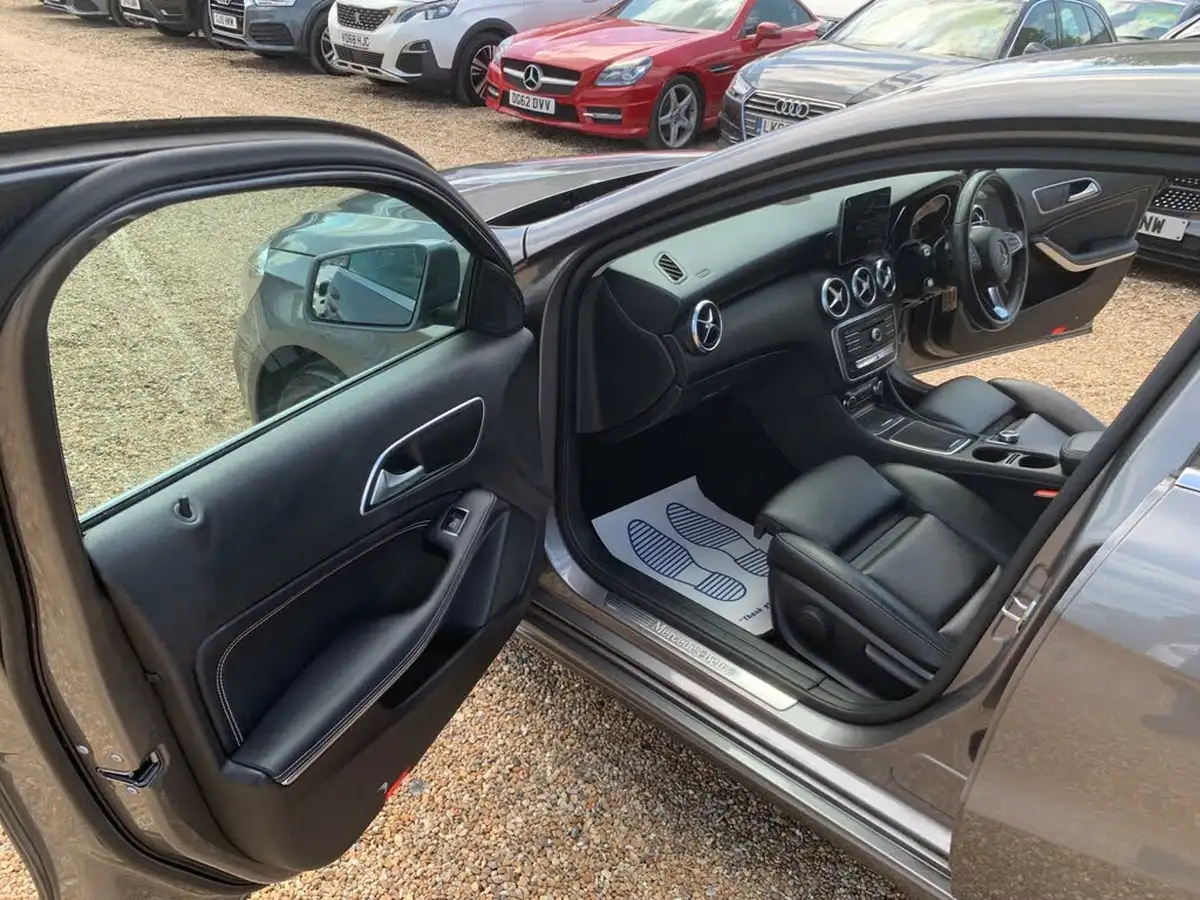 2018-mercedes-benz-a-class-15d-a180d-sport-109ps-premiumss-hatchback-5d-7g-dct-big-24