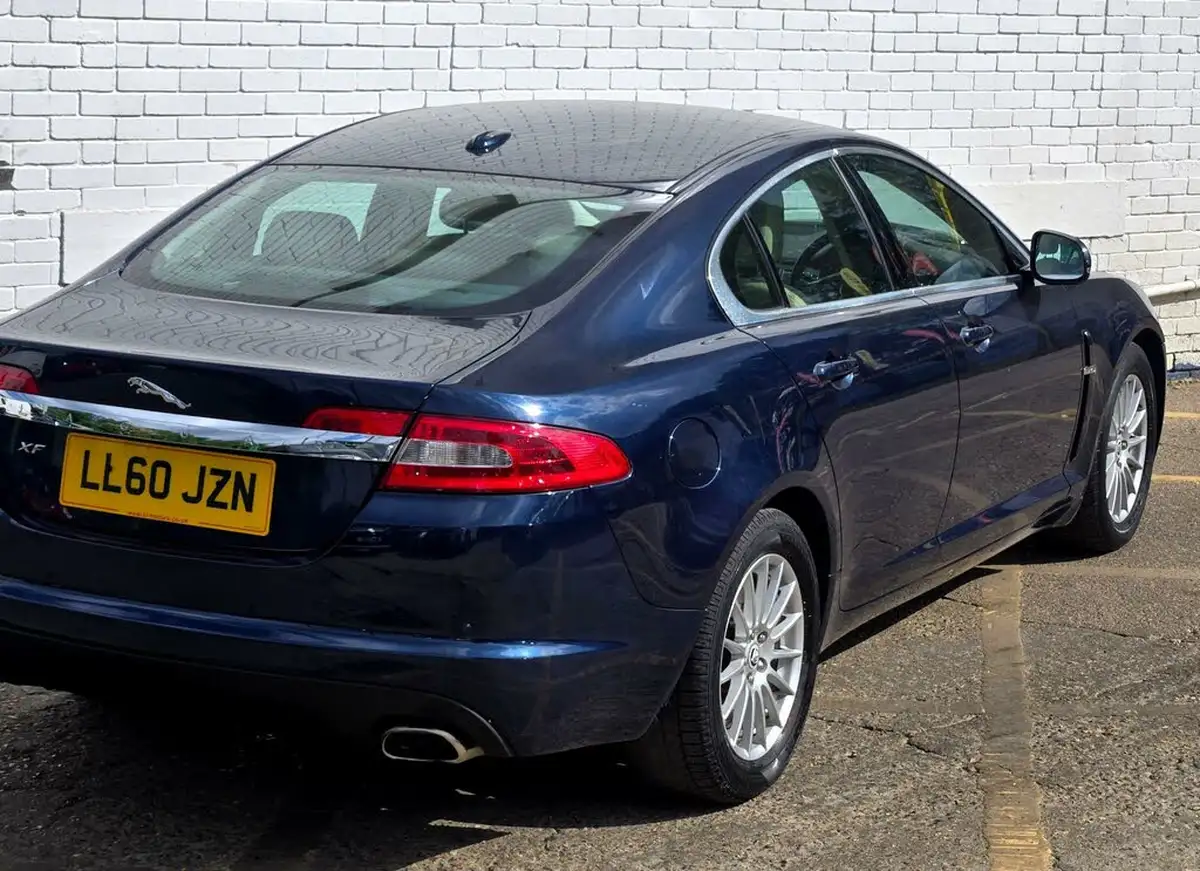2010-jaguar-xf-30-luxury-big-32