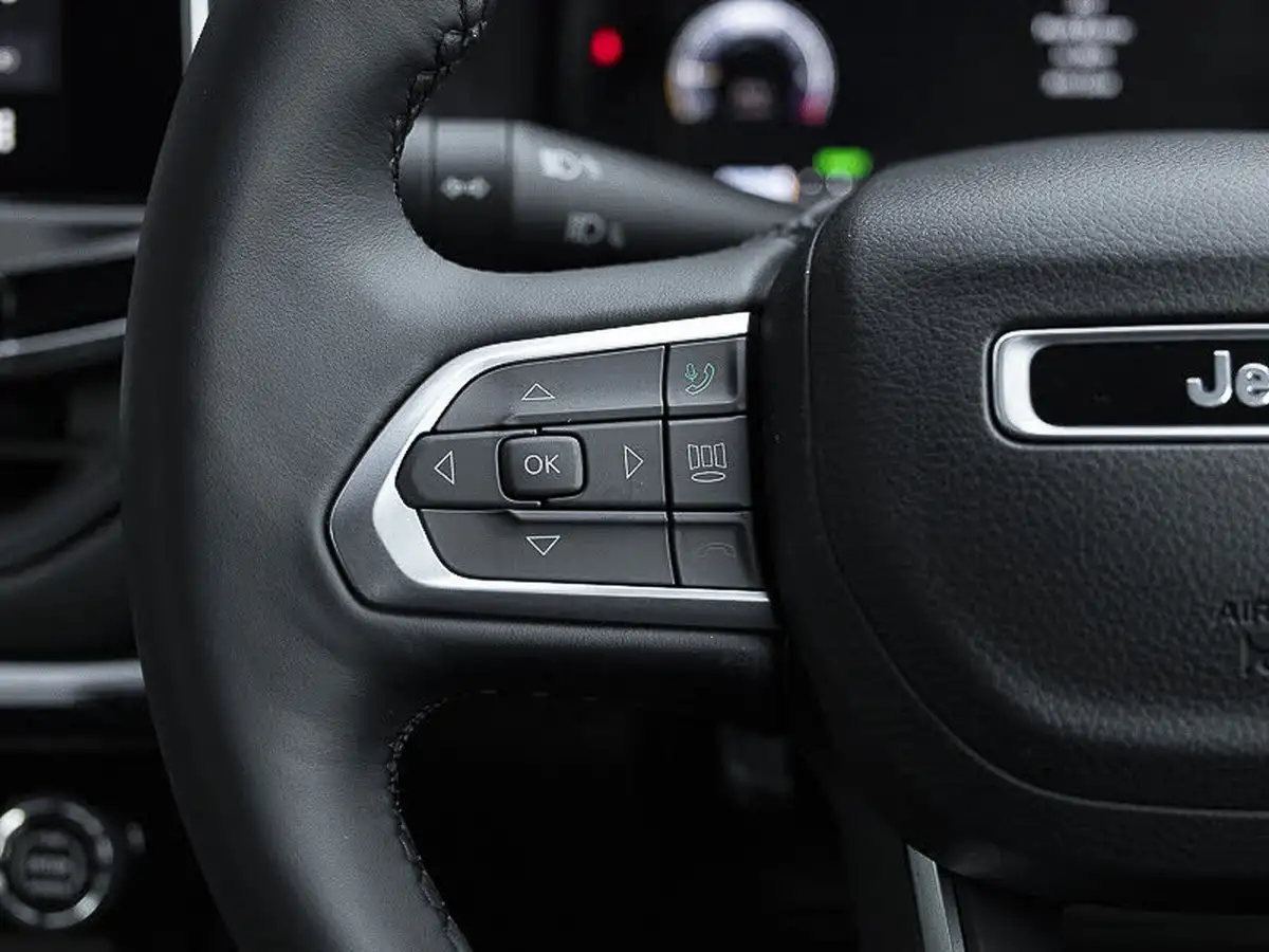 2024-jeep-compass-15-altitude-big-13