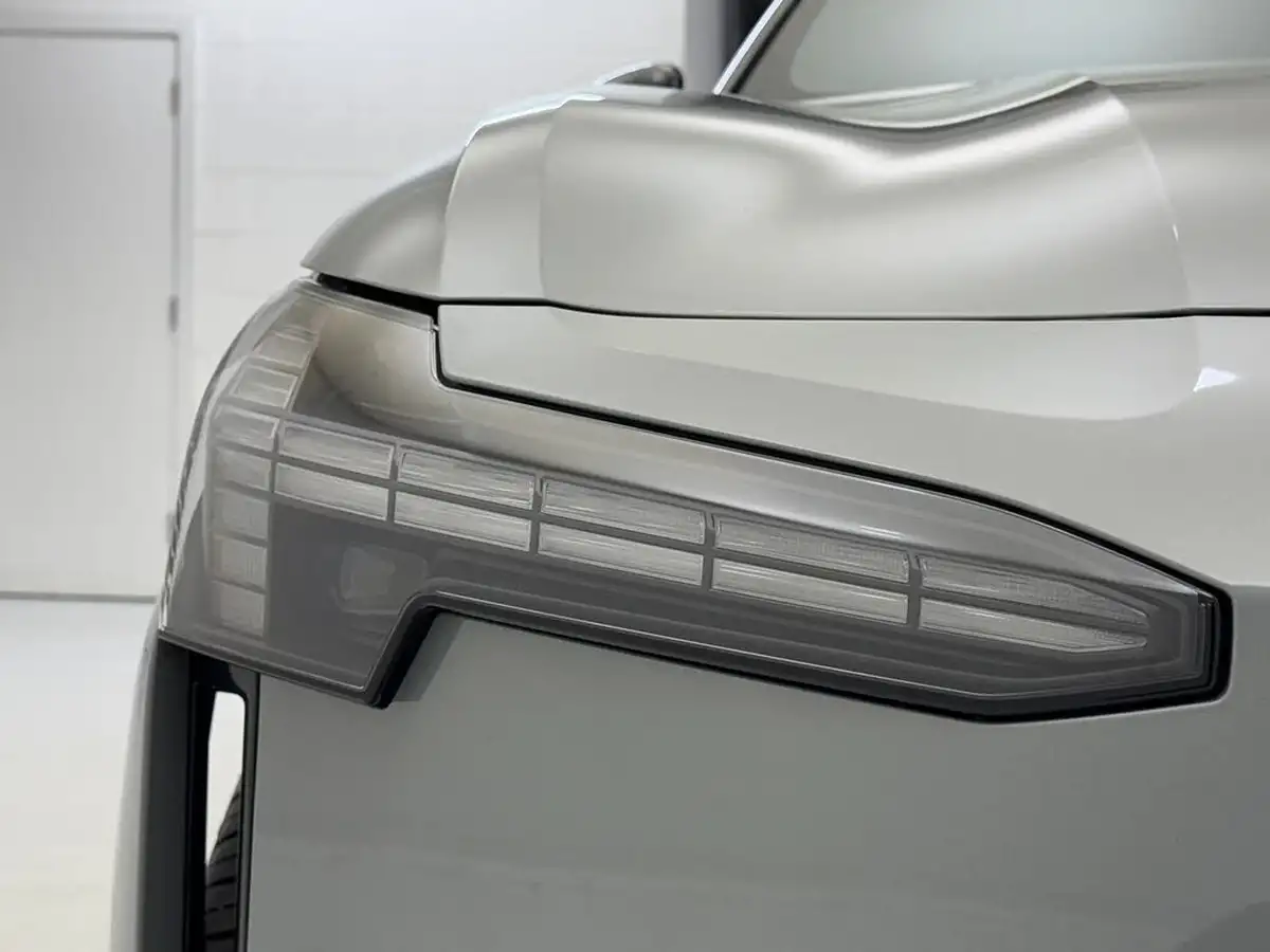 2024-volvo-ex30-e-single-motor-plus-extended-range-big-32