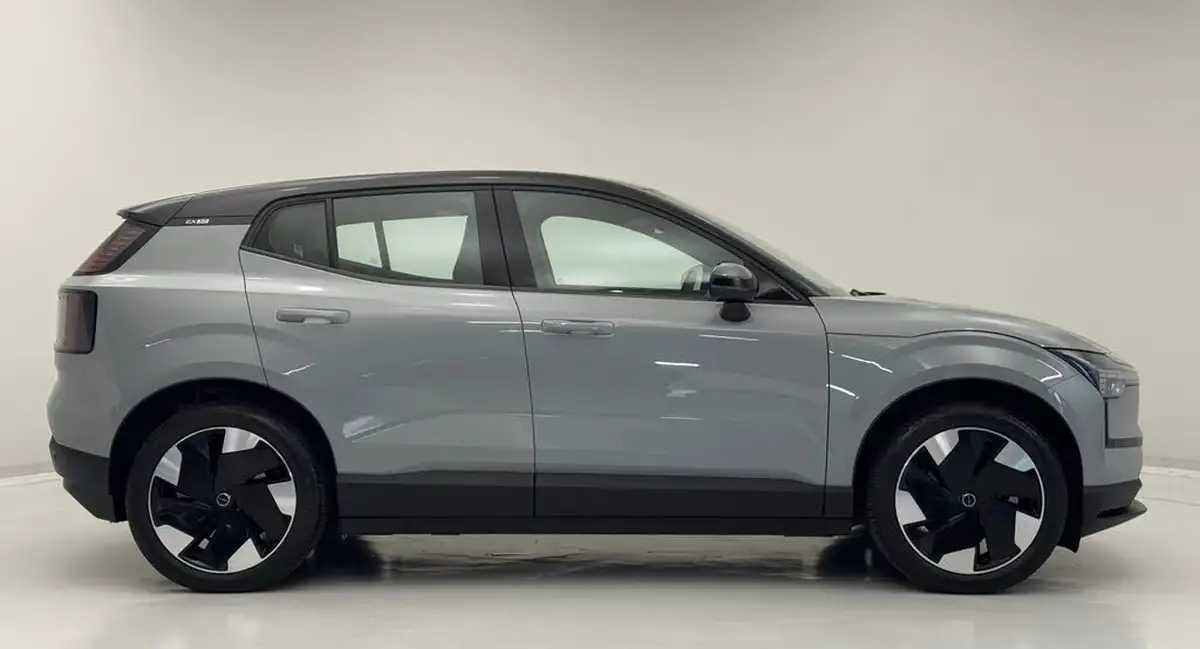 2024-volvo-ex30-e-single-motor-plus-extended-range-big-4