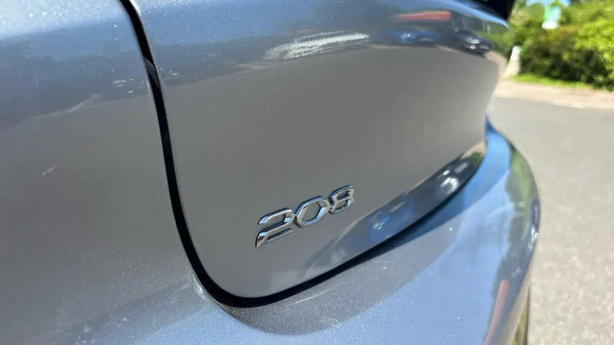 2023-peugeot-208-12-puretech-active-premium-100ps-eat8-big-43