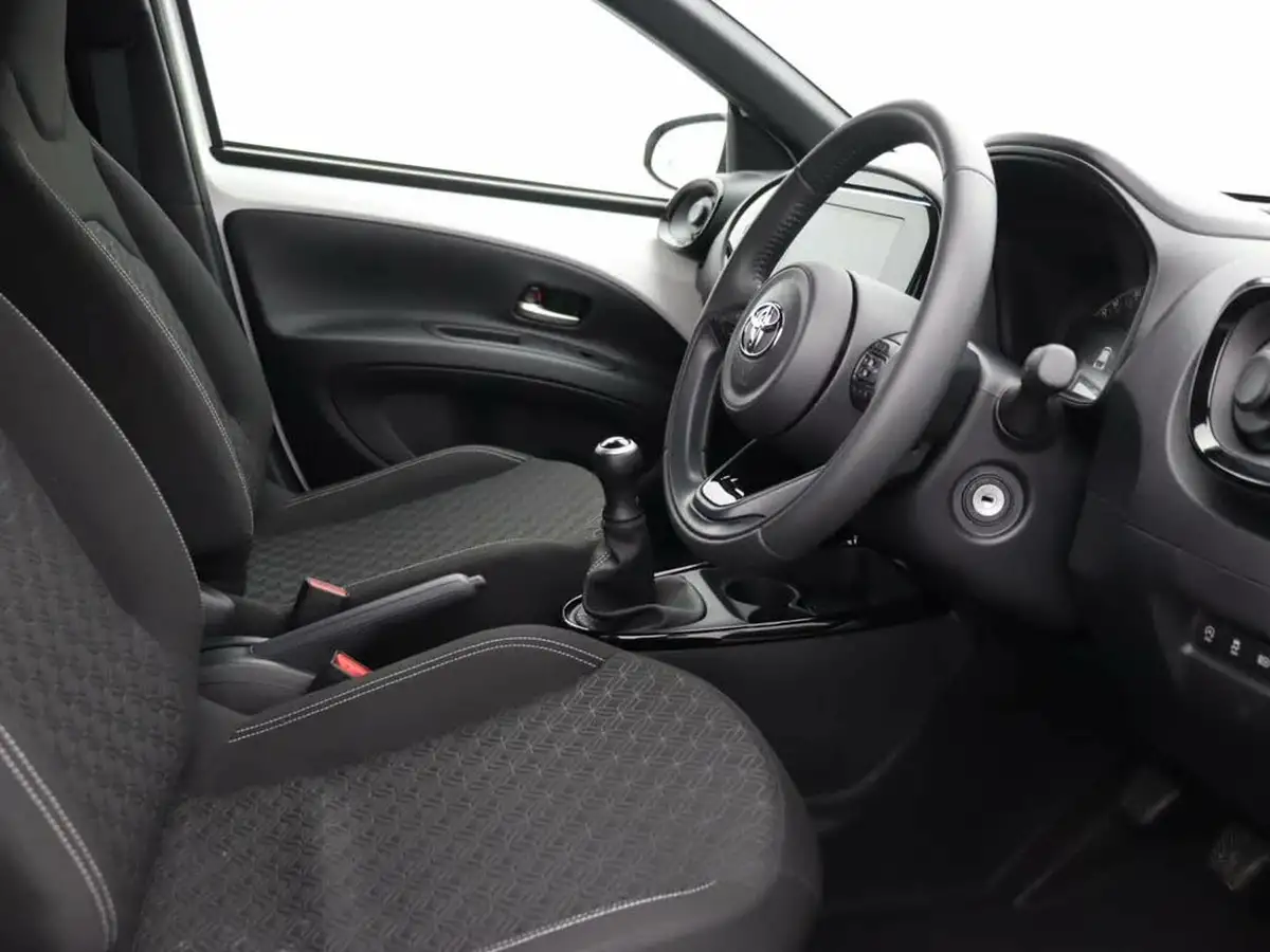 2024-toyota-aygo-x-10-vvt-i-edge-big-30