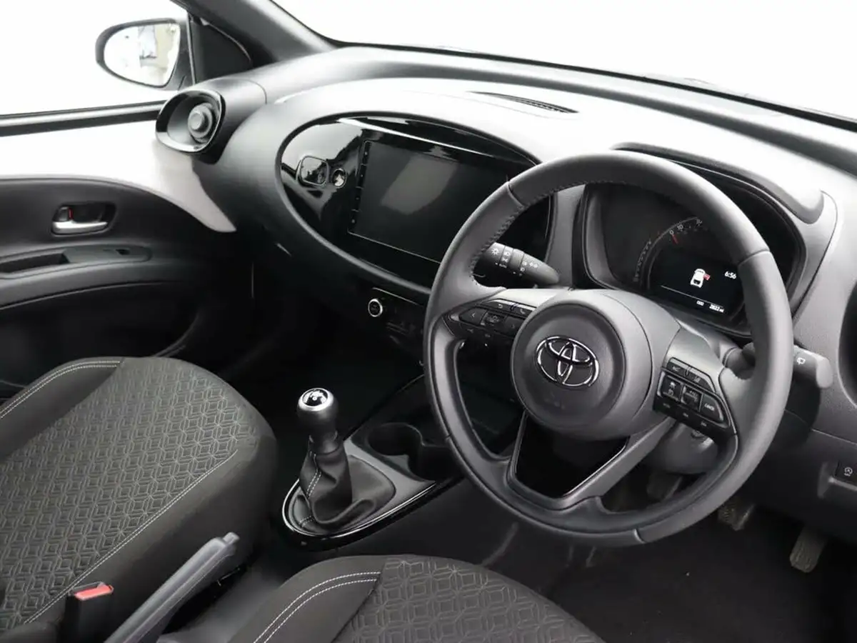 2024-toyota-aygo-x-10-vvt-i-edge-big-6