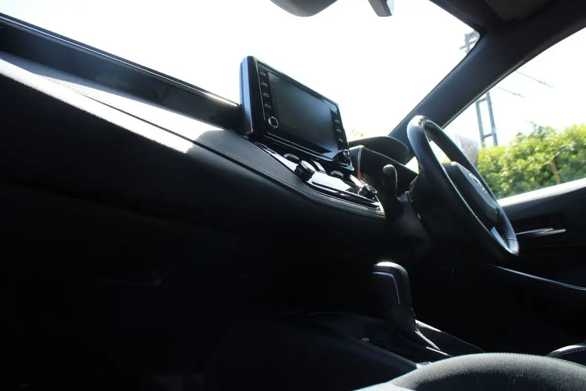 2019-toyota-corolla-18-vvt-i-design-trk-hatchback-5d-big-41
