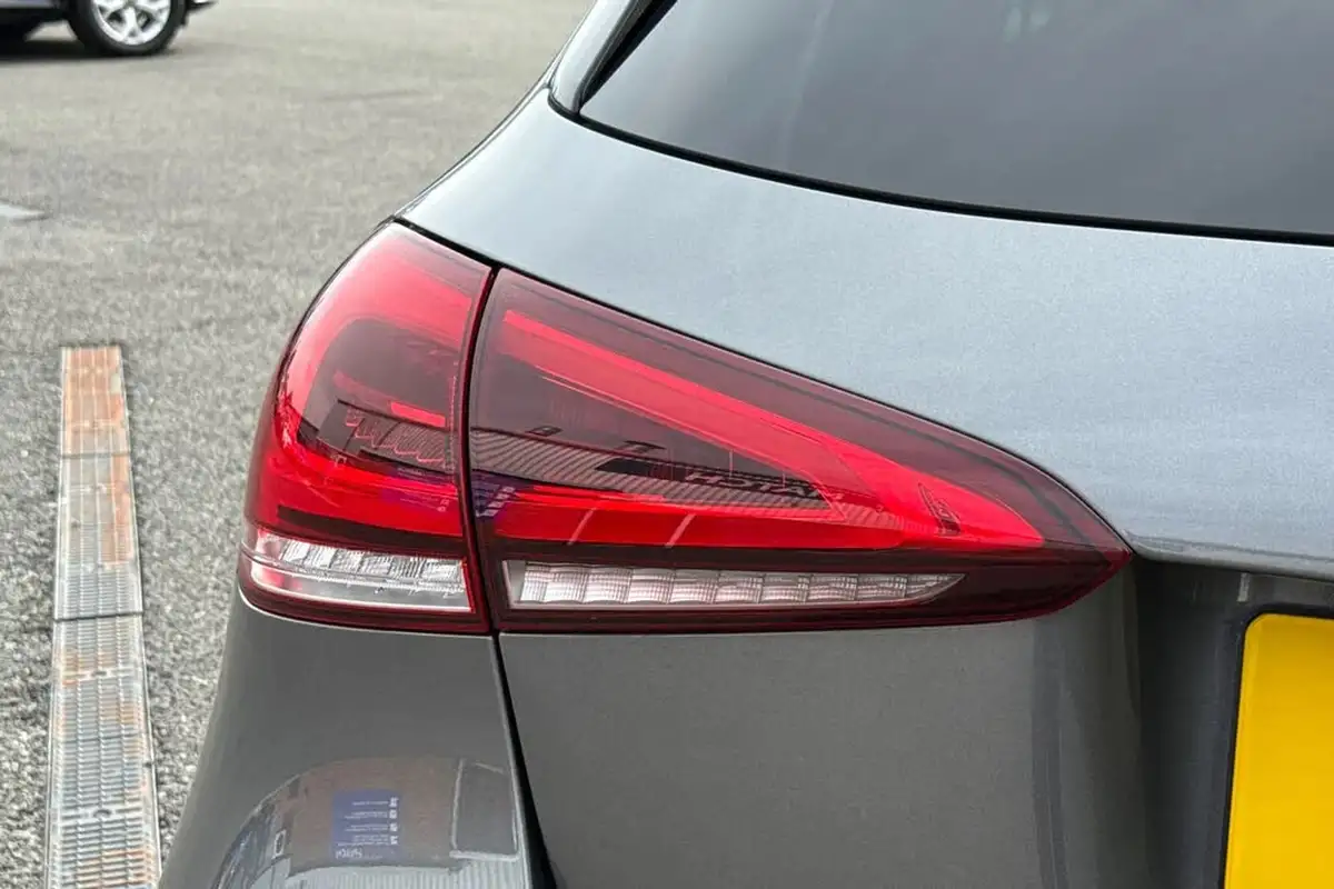 2021-mercedes-benz-a-class-13-a180-amg-line-executive-hatchback-5d-7g-dct-big-31