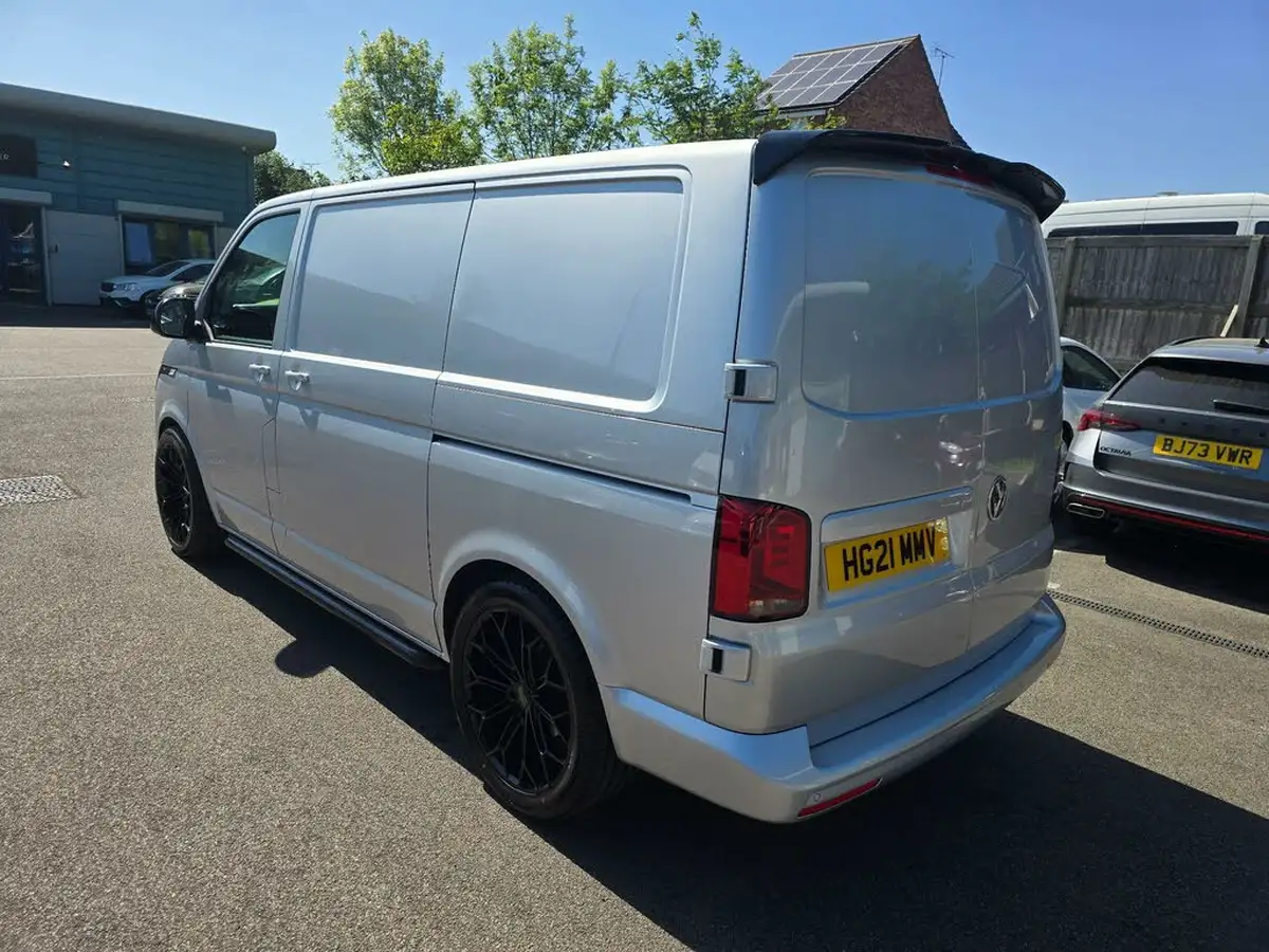 2021-volkswagen-transporter-20tdi-t30-highline-bmt-swb-150pseu6dt-e-panel-van-big-11