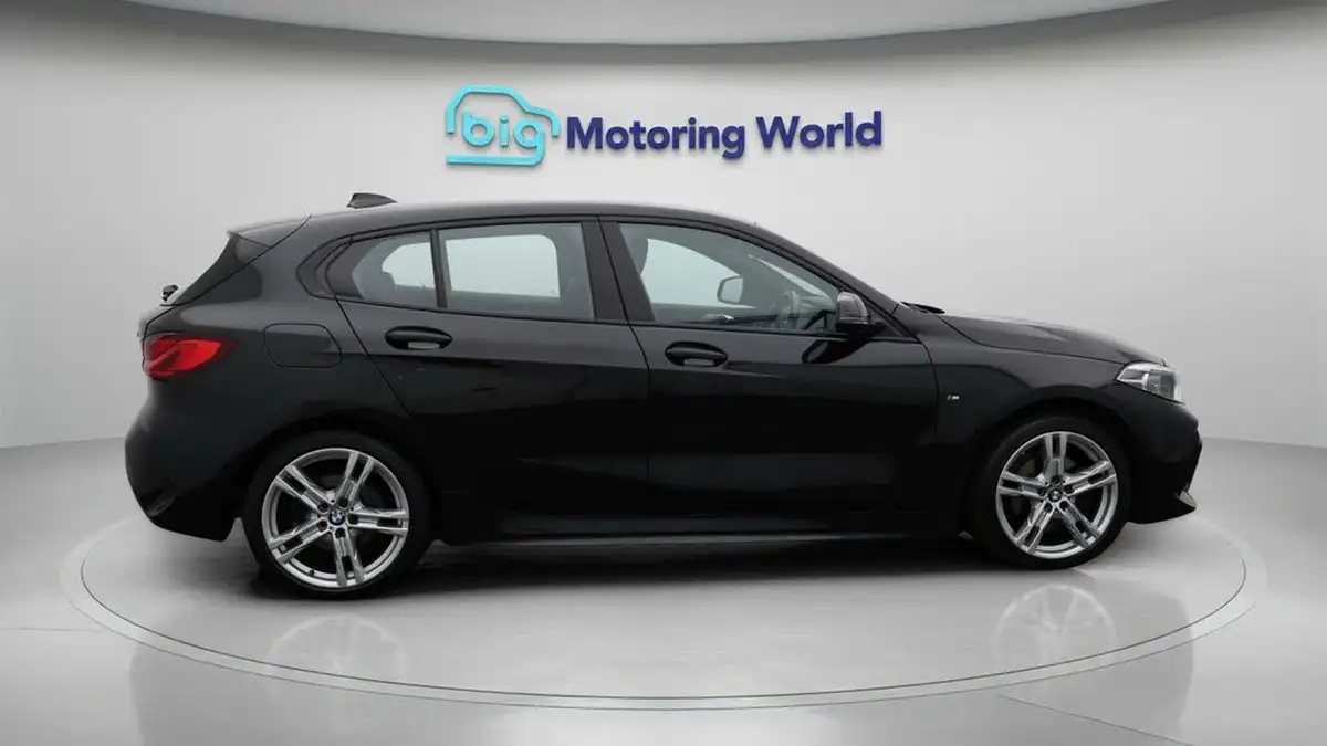2022-bmw-1-series-15-118i-m-sport-lcp-dct-big-8