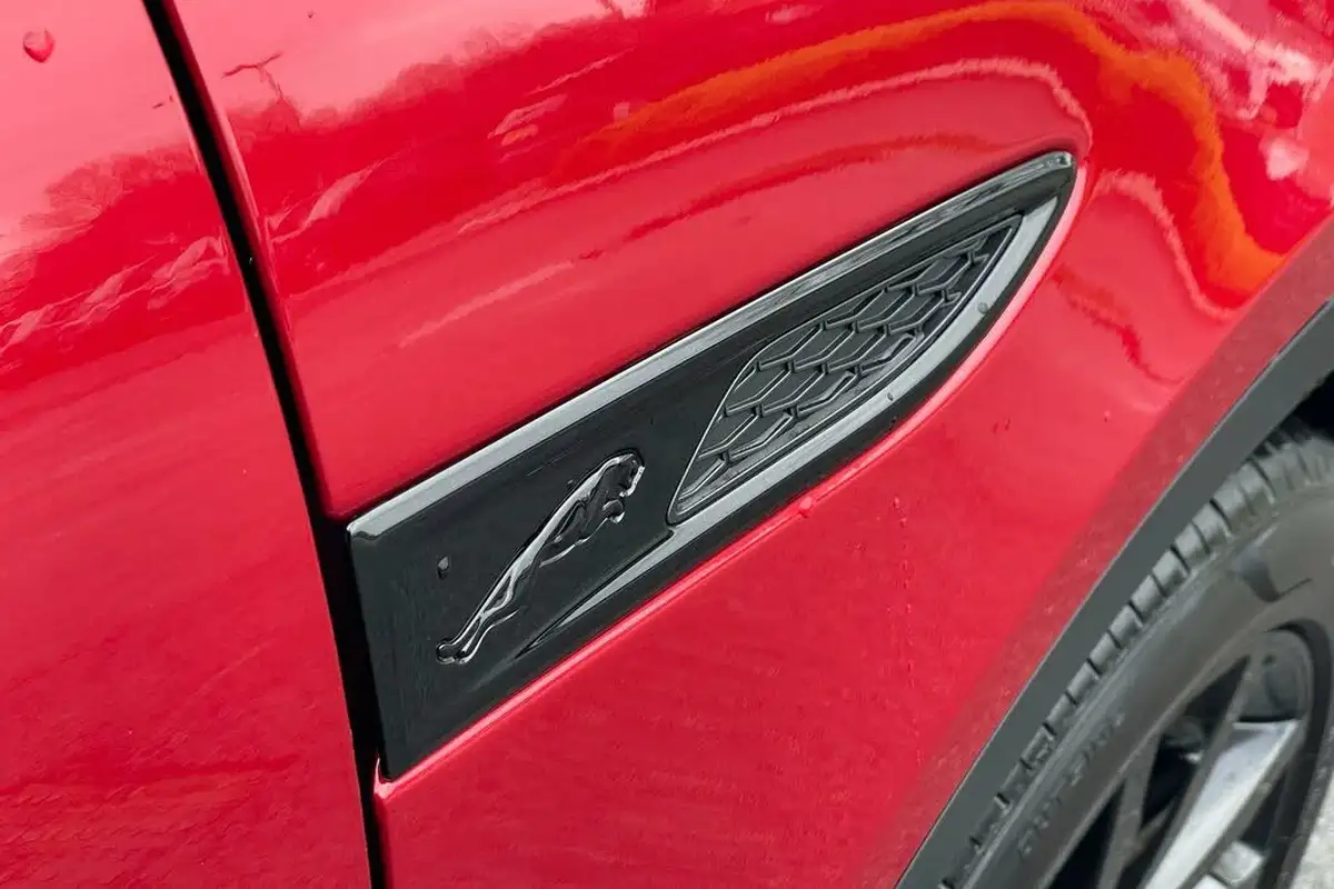 2024-jaguar-e-pace-15-p160-r-dynamic-hse-black-big-39