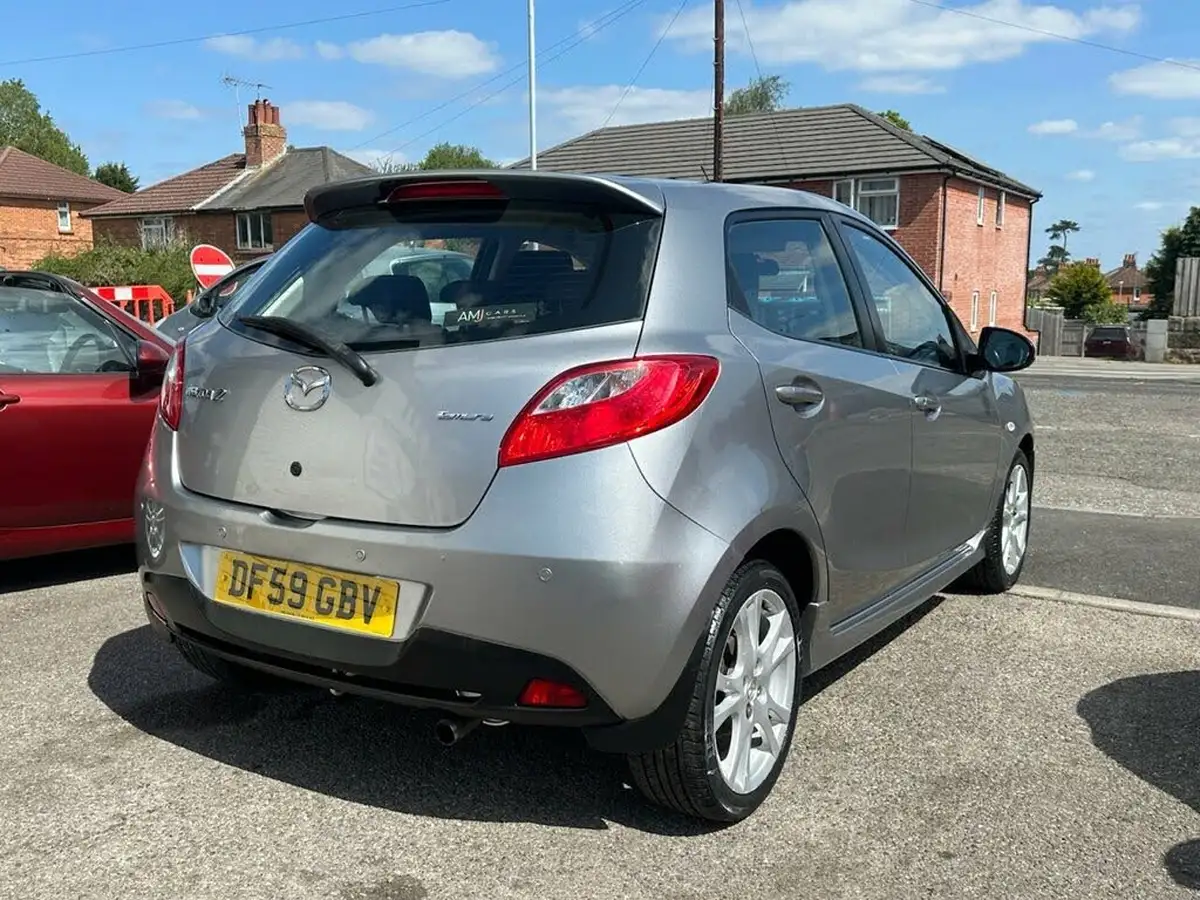 2010-mazda-mazda2-13-tamura-5d-big-3