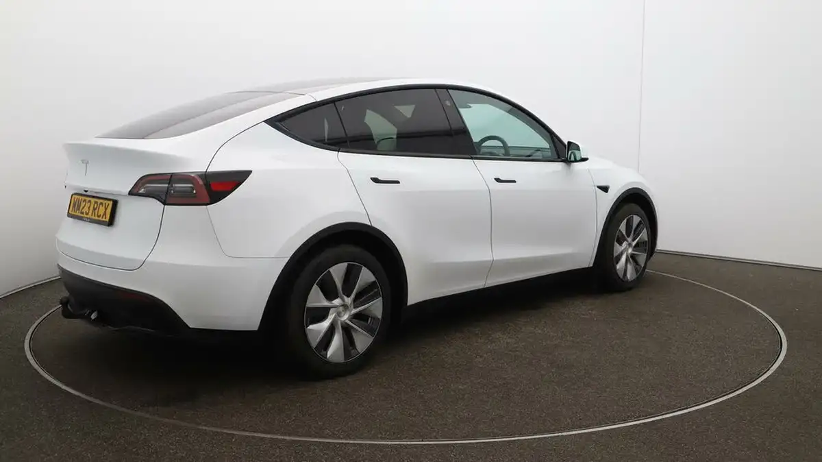 2023-tesla-model-y-e-rwd-big-51
